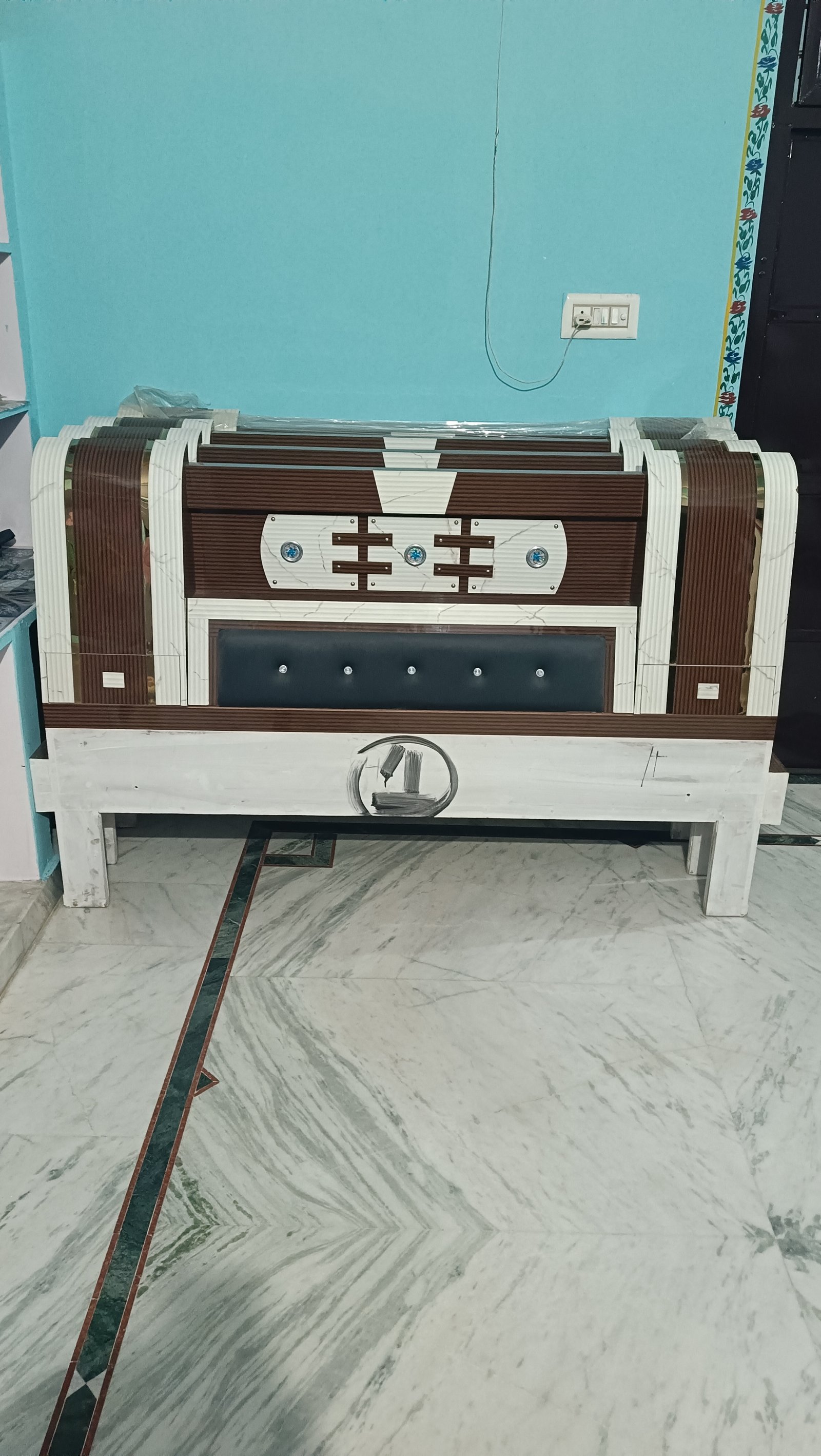 2nd डिजाइन bed 